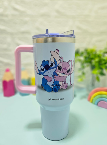 CANECÃO STITCH E ANGEL TÉRMICO COM CANUDO + PIGENTE - Zona Criativa - Arco Iris